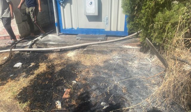 Balıkesir Sındırgı'da Yangın Paniği! Elektrik Panosundan Çıkan Yangın Otluk Alana Sıçradı!