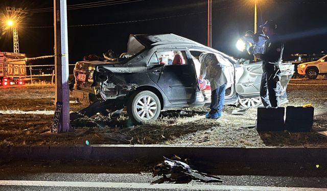Kars’ta Feci Kaza! Tomruk Yüklü Kamyon Otomobili Sürükledi: 1 Kişi Hayatını Kaybetti!