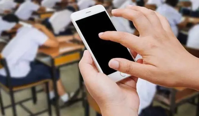 Okullarda Akıllı Telefon Yasaklanıyor! 2026'da Yürürlükte...