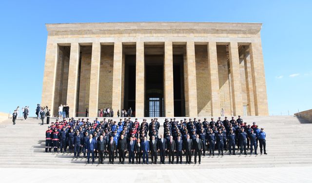 Büyükşehir itfaiyecileri Ata'nın huzurunda