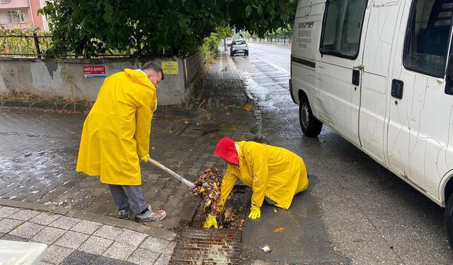 Dursunbey Belediyesi’nden Yağışlara Karşı Hızlı Önlem: Ekipler Sahada