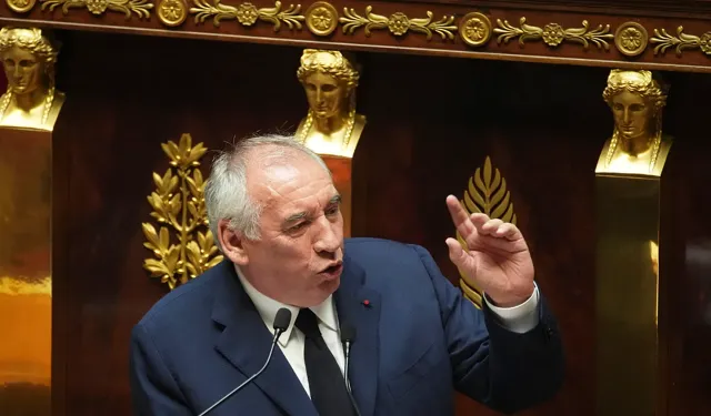Fransa’da Tarihi Gelişme! Hükümet Düştü!