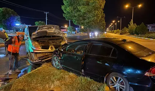 Sivas'ta Feci Kaza! Minibüs ile Otomobil Çarpıştı! 3 Sivassporlu Futbolcu Yaralandı!