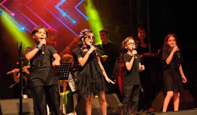MOD10 Gençlik Orkestrası Altınova’da Kurtuluş Coşkusu Yaşattı