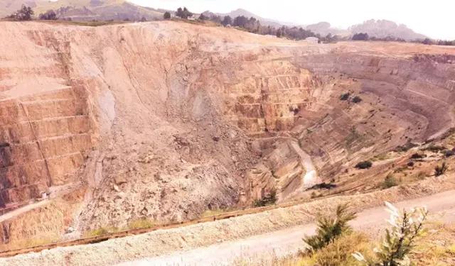 Nijerya'da Altın Madeninde Göçük: En Az 100 Kişi Hayatını Kaybetti!