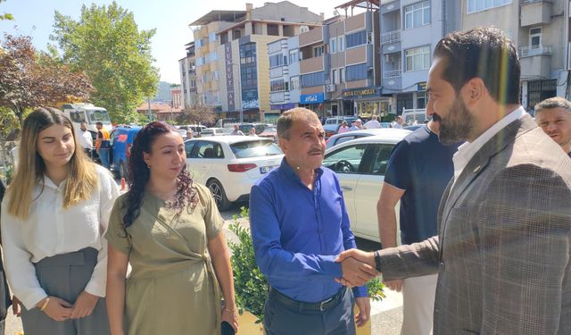 AK Parti Manisa Milletvekili Ahmet Mücahit Arınç’tan Sındırgı’da Esnaf ve Depremzede Ziyareti