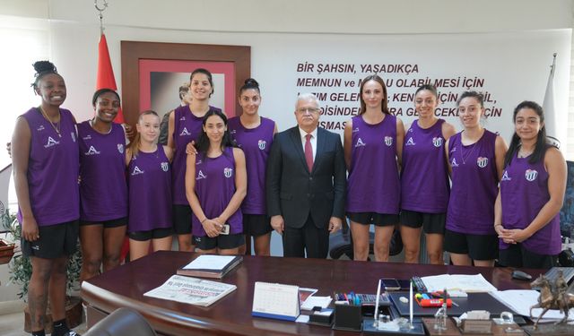 Burhaniye Belediyespor Kadın Basketbol Takımı’ndan Başkan Deveciler’e Ziyaret