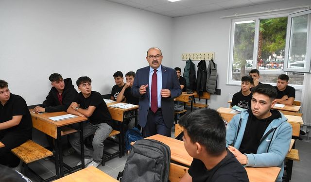 Balıkesir Valisi İsmail Ustaoğlu’ndan Mimar Sinan Mesleki ve Teknik Anadolu Lisesi’ne Ziyaret