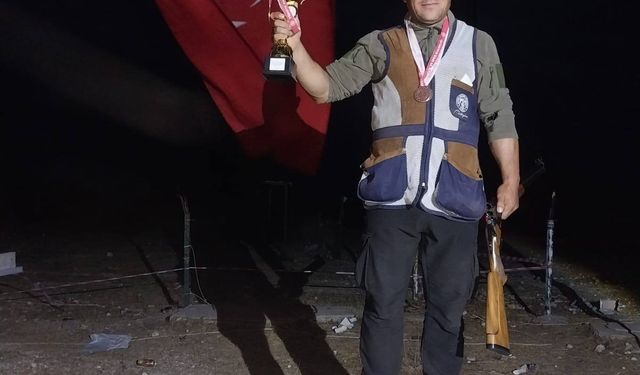 Kepsut Belediyesi Personeli Abdullah Özdemir, Kütahya’daki Atış Turnuvasında Şampiyon