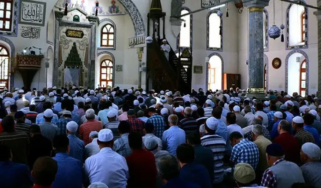 Diyanet’in 3 Ekim Cuma Hutbesi: “Hendek’ten Gazze’ye: Zafer İnananlarındır”