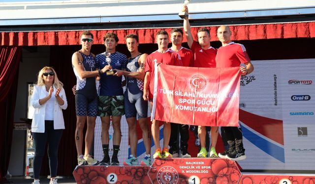 Ayvalık'ta nefes kesen triatlon finalleri