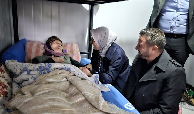 Belgin Uygur Sındırgı'da konteynerlerde yaşayan vatandaşlarla görüştü