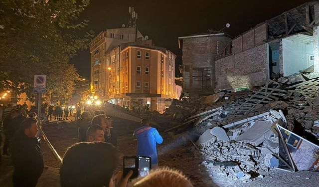 Sındırgı’da Depremzedelere Geçici Barınma Alanları Açıldı