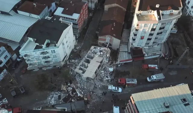 Kocaeli Gebze’de 6 Katlı Bina Çöktü: 12 Yaşındaki Muhammed Emir Hayatını Kaybetti, 3 Kişi Hâlâ Enkaz Altında!