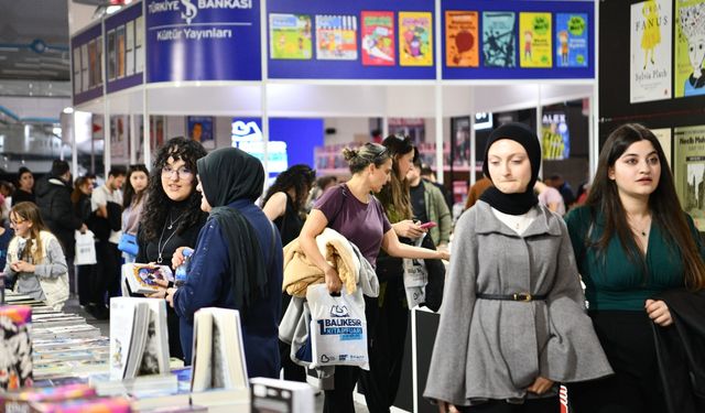 Balıkesir Kitap Fuarı’nı ilk iki günde 35 bin kişi ziyaret etti