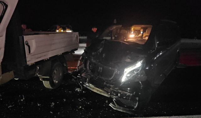 Çorum'da Feci Kaza! Kamyonetle Minibüs Çarpıştı! Anahtar Parti Genel Başkan Yardımcısı Hayati Çetin Yaralandı!