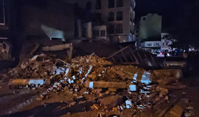 Balıkesir’de 6,1 Büyüklüğünde Deprem: Sındırgı’da 4 Bina Yıkıldı