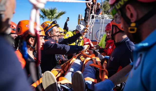 AFAD olası sel felaketlerine böyle hazırlanıyor... İzmir'de sel tatbikatı