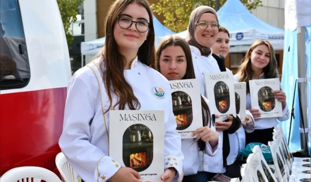 Balıkesir Kitap Fuarı’nda Öğrencilerden Büyük Başarı: “Maşınga” Yemek Kitabı Tanıtıldı! Kayıp Lezzetler Hayat Buluyor!