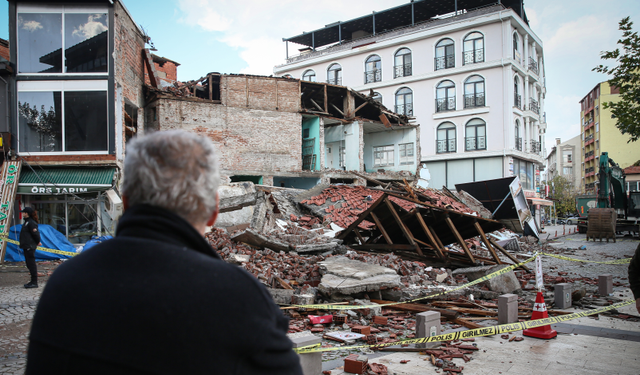 Uzmanlardan Sındırgı Depremi Uyarısı! “Deprem Fırtınası Devam Edecek”