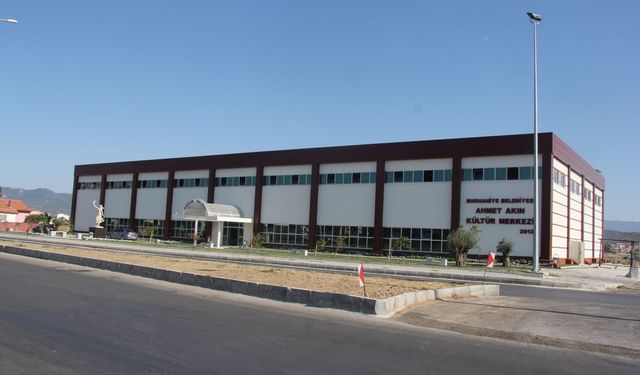 BALIKESİR İLİ BURHANİYE İLÇESİ AHMET AKIN KÜLTÜR MERKEZİ İÇERİSİNDE KONFERANS SALONU ALTYAPISI İLE TADİLAT YAPIM İŞİ
