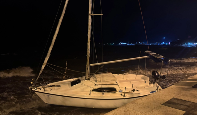 Balıkesir Erdek’te Lodos Felaketi! Tekneler Sürüklenip Karaya Oturdu