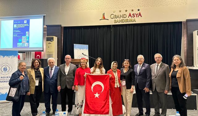 Başkan Burhan Karışık, 6. Ulusal Turizm, Ekonomi ve İşletme Bilimleri Kongresi’ne Katıldı