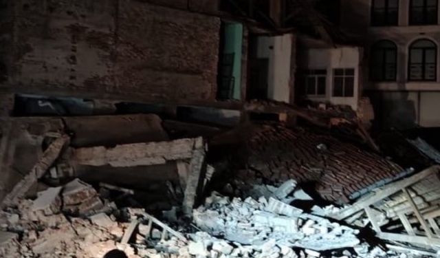 Sındırgı Kaymakamı İlk Bilgiyi Verdi! ''Can Kaybı Yok! Birkaç Noktada Yıkım Var''