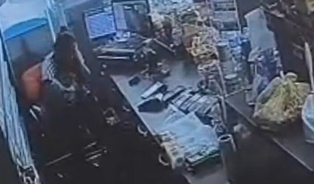 Manisa'da Dehşet Anları: Eski Eşini Kucağında Çocuk Varken Defalarca Bıçakladı!