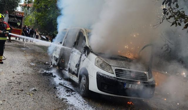 Edremit Altınoluk’ta Korkutan Araç Yangını!