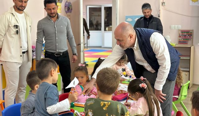 Başkan Aydın Dinçer’den Okullara Ziyaret: Öğrencilere Spor Desteği, Öğretmenlere Katkı