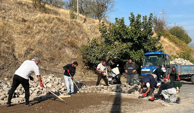 Bigadiç’te Yol ve Kaldırım Çalışmaları Tüm Hızıyla Sürüyor
