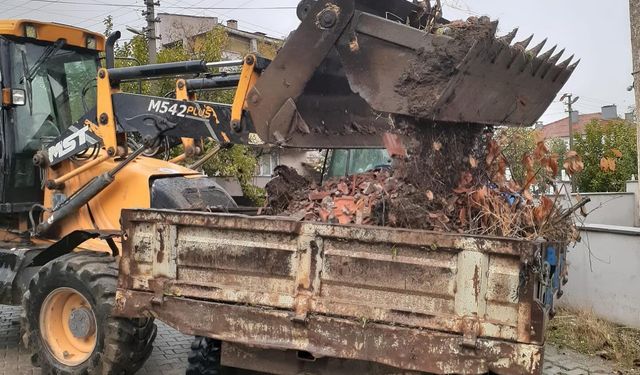 Bigadiç’te Temizlik Seferberliği! Belediye Ekipleri İlçenin Her Noktasında Sahada