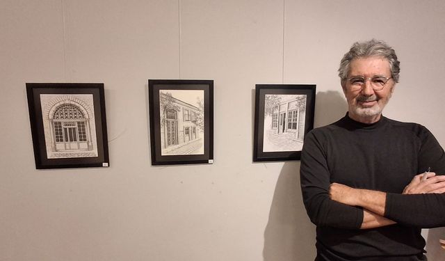 Ressam Ali Erkmen’in Karakalem Sergisi Ayvalık’ta Açıldı