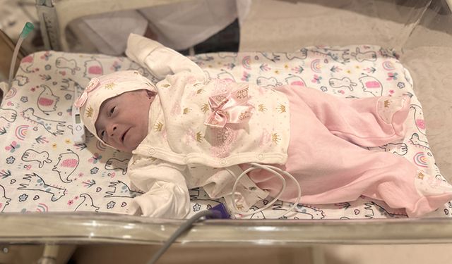 Yaşamaz dediler! 465 gram doğan Hüma bebek şimdi anne kucağında