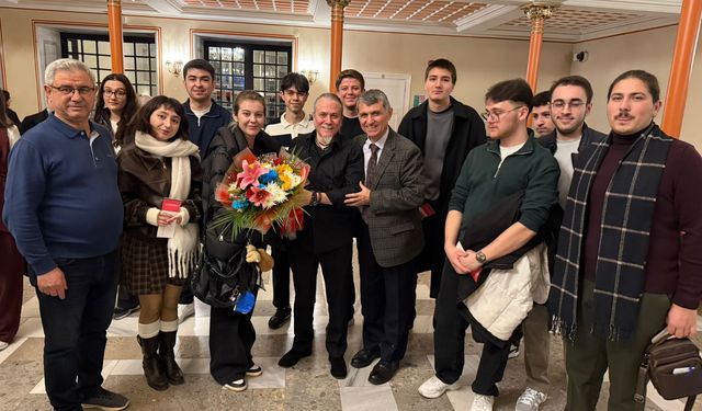 Balıkesirli gençler Ankara Operası'nda moral buldu