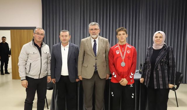 Kepsutlu Sporcu İsmet Emir, Balkan Şampiyonası’nda Gümüş Madalya Kazandı