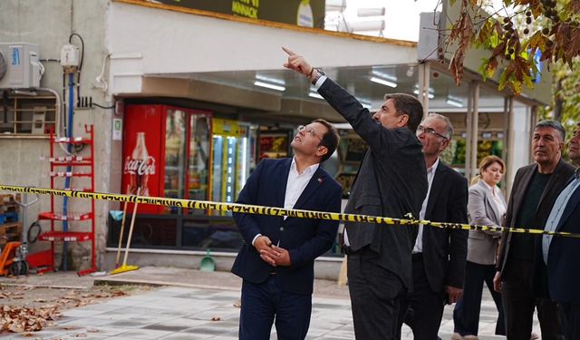 Başkan Sak ve Başkan Dönmez, Sındırgı’daki Enkaz Kaldırma Çalışmalarını İnceledi