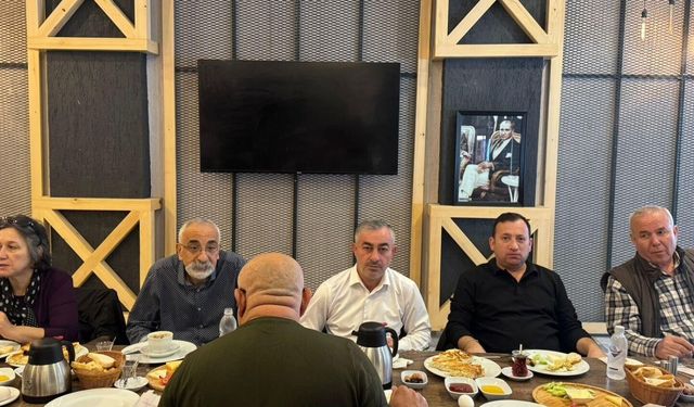 Manyas’ta Esnaflarla Kahvaltı Buluşması: İlçe İçin Yeni Projeler Masaya Yatırıldı