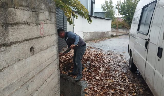 Dursunbey’de Sağanak Yağış Etkili Oldu: Belediye Ekipleri Sahada