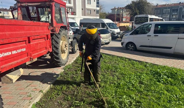 Gönen’de Belediye Ekiplerinden Yoğun Çalışma Mesaisi
