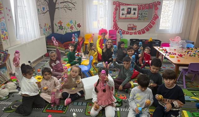 Marmara Adaları’nda Öğrencilere Doğum Günü Etkinliği Düzenlendi