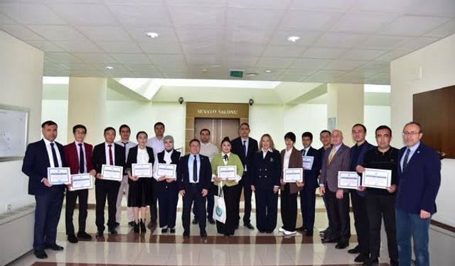 BAÜN, Uluslararası Araştırmacıları Mezun Etti: Sertifikalar Rektör Oğurlu Tarafından Sunuldu