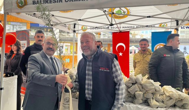 25 Kasım’da Balıkesir’de Ücretsiz Fidan Dağıtım Standı Kuruldu
