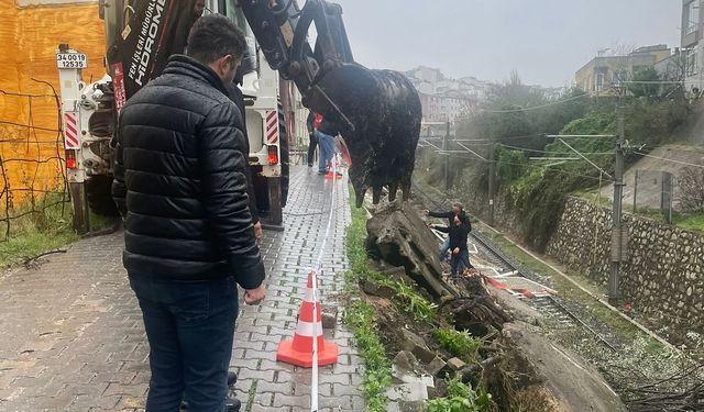 Sunullah Mahallesi Demiryolu İstinat Duvarında Çökme Meydana Geldi