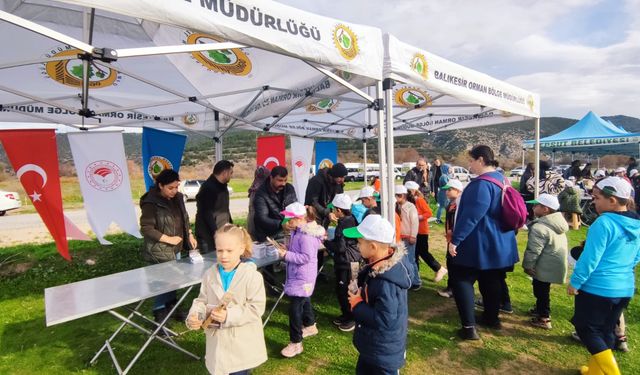 Kepsut’ta “Yeşil Vatan – Benim Okulum Geleceğe Çare” Fidan Dikim Etkinliği Düzenlendi