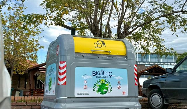 Bigadiç’te 3750 Litrelik Yeni Yer Üstü Çöp Konteynerleri Hizmete Alındı