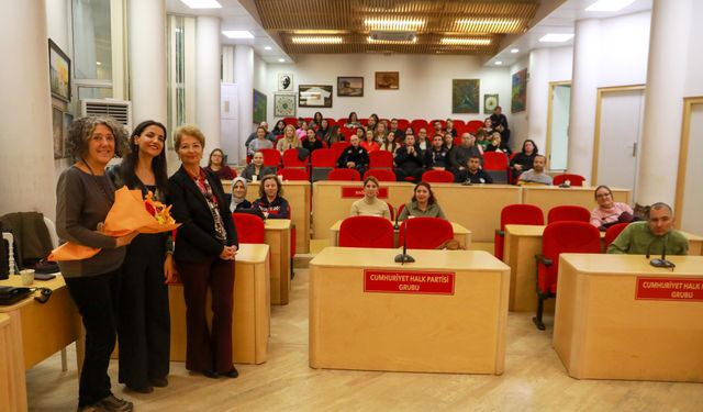 Burhaniye Belediyesi'nde Toplumsal Cinsiyet Eşitliği Eğitimi Düzenlendi