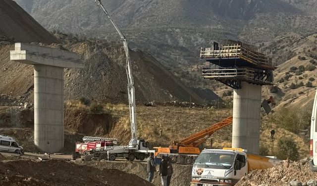 Diyarbakır'daki Köprü İnşaatında Facia! 3 İşçinin Hayatını Kaybettiği Belirlendi! 2 İşçi Yaralı!
