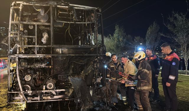 Belediye otobüsü seyir halindeyken yandı!